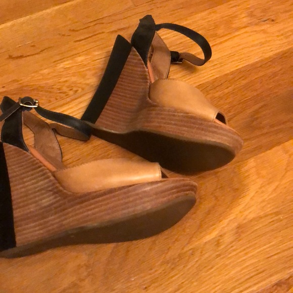 🎉Host Pick🎉 Like New Leather wedge open toe shoe - Picture 1 of 7